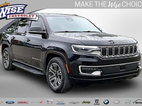Used 2024 Jeep Wagoneer L Series II w/ Flexible Seating Group AWD/4WD image 1