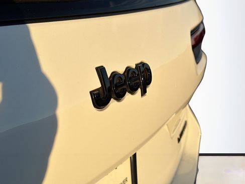 Used 2024 Jeep Grand Cherokee L Limited w/ Black Appearance Package image 11