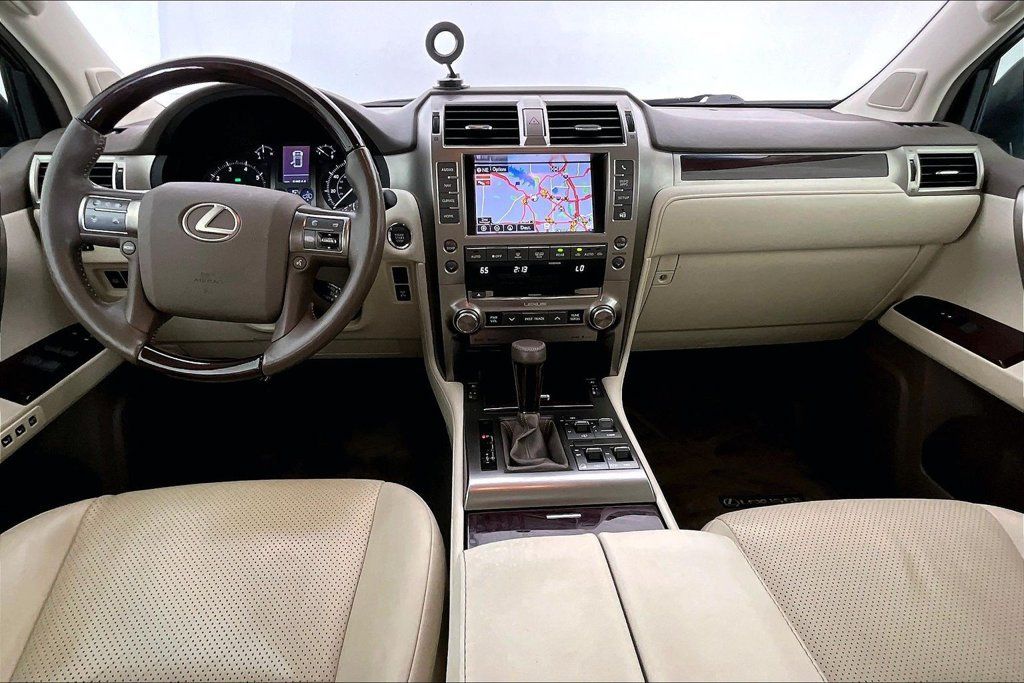 Used 2018 Lexus GX 460 Luxury w/ Preferred Accessory Package AWD/4WD image 18