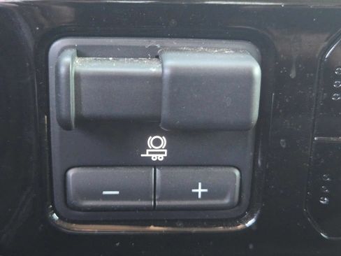 Used 2023 GMC Sierra 1500 Elevation w/ X31 Off-Road Package AWD/4WD image 25