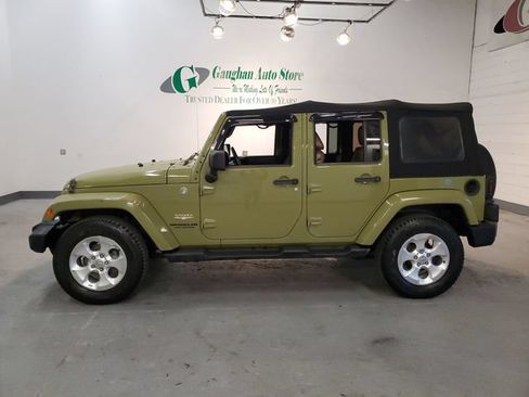 Used 2013 Jeep Wrangler Unlimited Sahara w/ Connectivity Group AWD/4WD image 3
