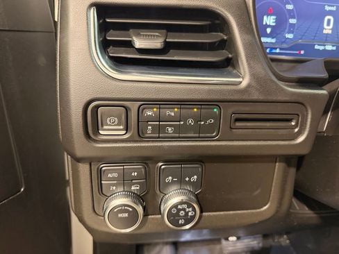 Used 2022 GMC Yukon SLT w/ SLT Luxury Package image 24