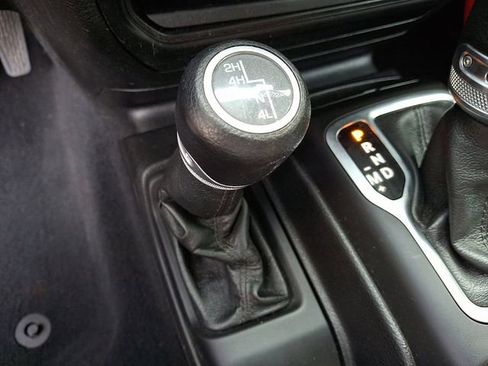 Used 2020 Jeep Wrangler Sport AWD/4WD image 21