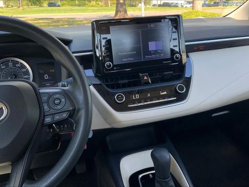 Used 2022 Toyota Corolla LE image 7