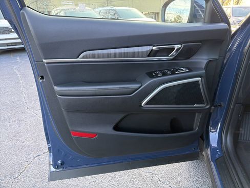 Used 2025 Kia Telluride EX image 10