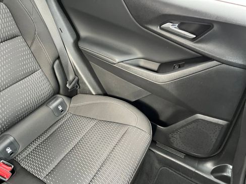 Used 2025 Chevrolet Equinox LT image 38