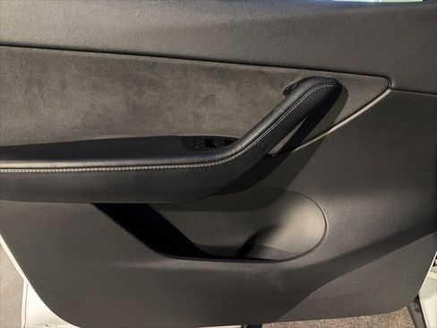 Used 2020 Tesla Model Y Long Range image 19