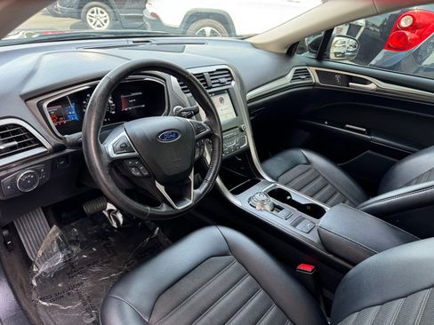 Used 2017 Ford Fusion SE w/ Equipment Group 201A FWD image 9