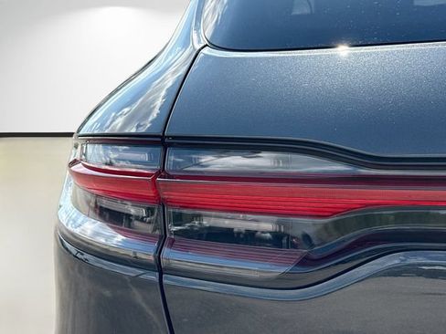 Certified 2025 Porsche Macan AWD/4WD image 10
