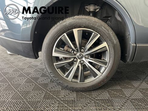 Used 2023 Toyota Venza LE image 24