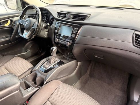 Used 2020 Nissan Rogue SV FWD image 12