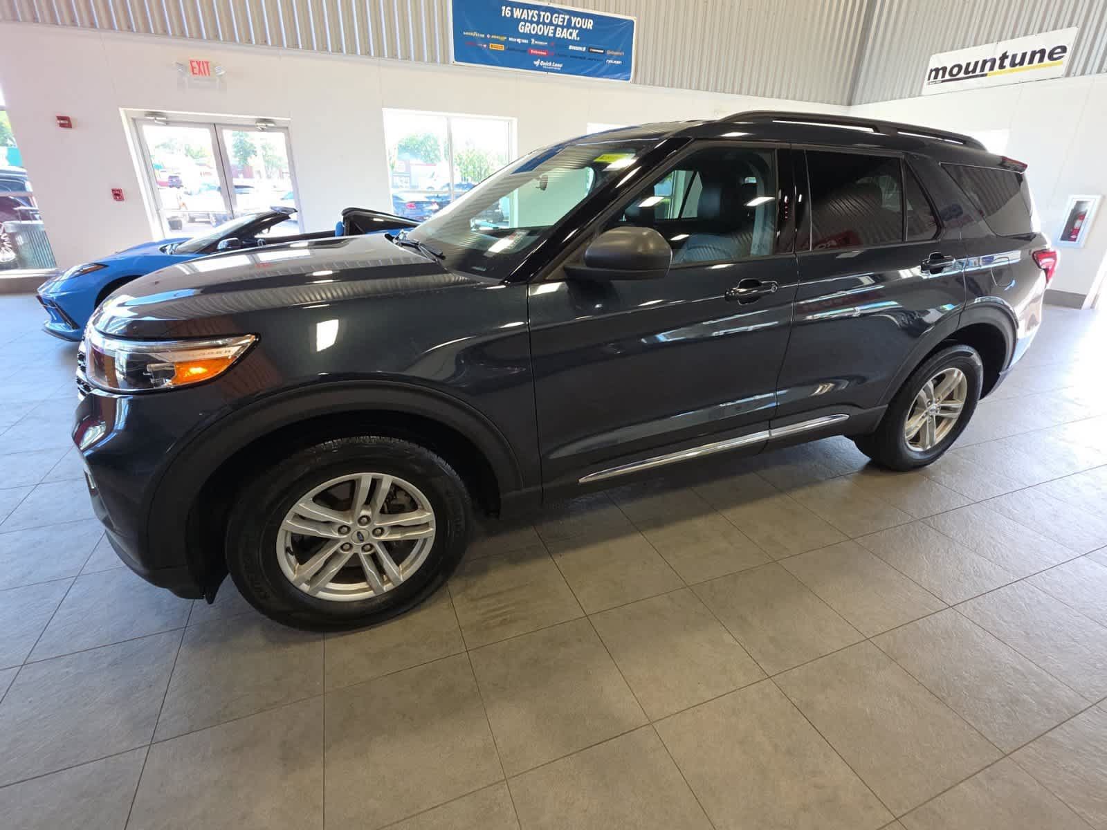 Used 2023 Ford Explorer XLT w/ Equipment Group 202A AWD/4WD image 12