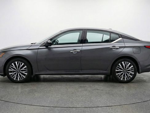 Used 2025 Nissan Altima 2.5 SV image 5