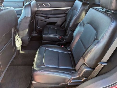 Used 2018 Ford Explorer XLT w/ Equipment Group 202A image 24