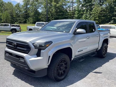 Used 2025 Toyota Tacoma SR5 RWD image 5