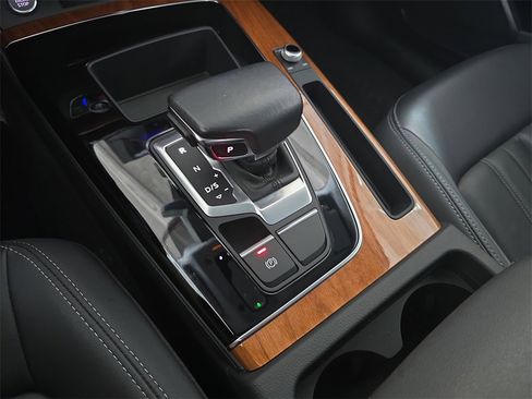 Used 2023 Audi Q5 2.0T Premium w/ Convenience Package image 24