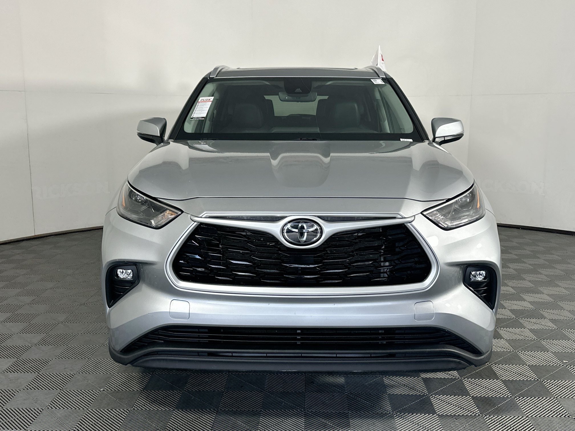 Used 2023 Toyota Highlander XLE FWD image 8