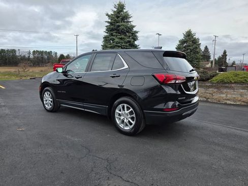 Used 2022 Chevrolet Equinox LT image 2