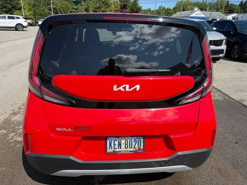 Used 2023 Kia Soul LX w/ Option Group 015 FWD image 4