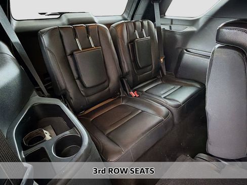 Used 2018 Ford Explorer XLT w/ Equipment Group 202A AWD/4WD image 9