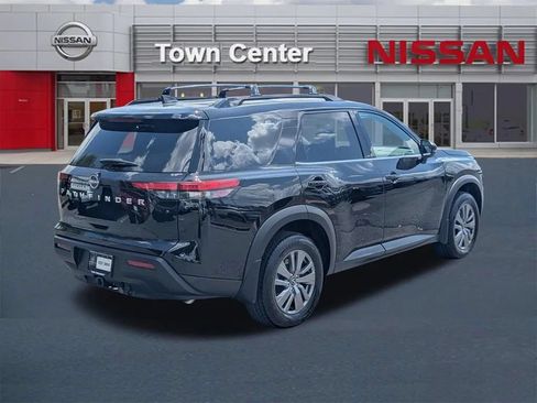 Certified 2025 Nissan Pathfinder SV w/ SV Premium Package FWD image 7