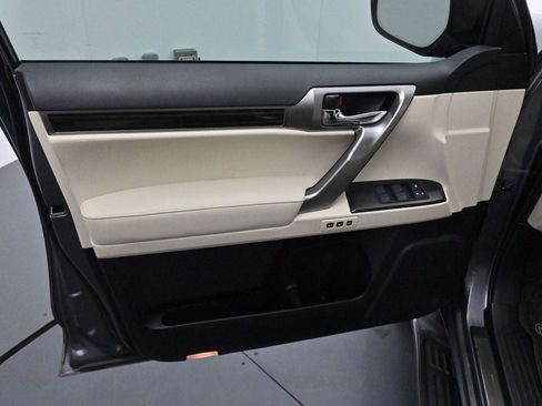 Used 2023 Lexus GX 460 Luxury AWD/4WD image 9