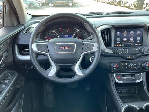 Used 2024 GMC Terrain SLT image 5
