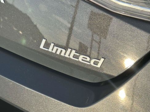 Used 2025 Hyundai Elantra Limited FWD image 11