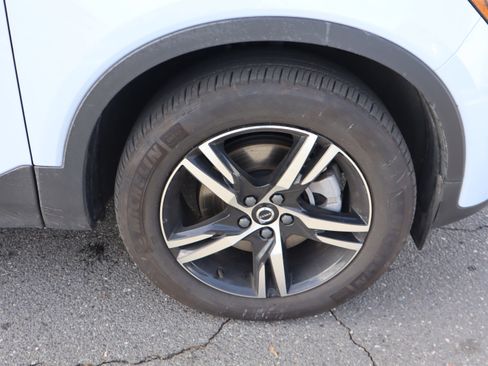 Used 2025 Volvo XC40 B5 Core image 37