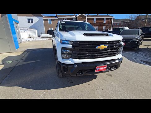 Used 2025 Chevrolet Silverado 2500 W/T w/ WT Convenience Package image 3
