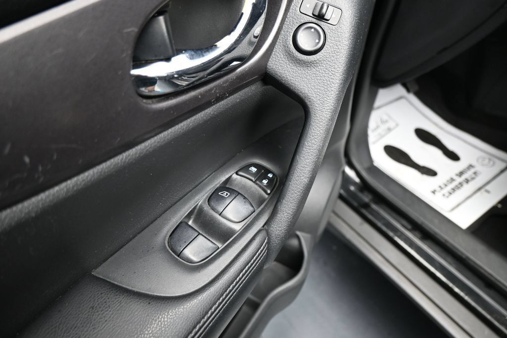 Used 2015 Nissan Rogue SV AWD/4WD image 11