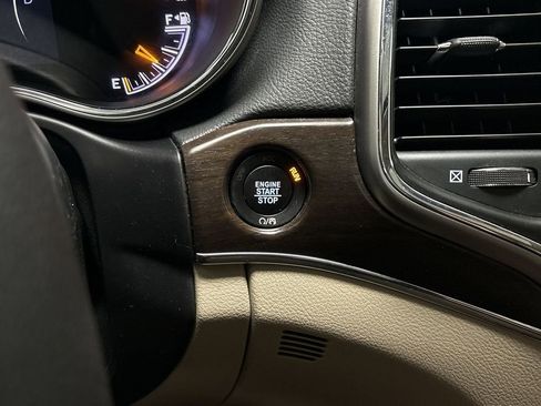 Used 2018 Jeep Grand Cherokee Limited image 48