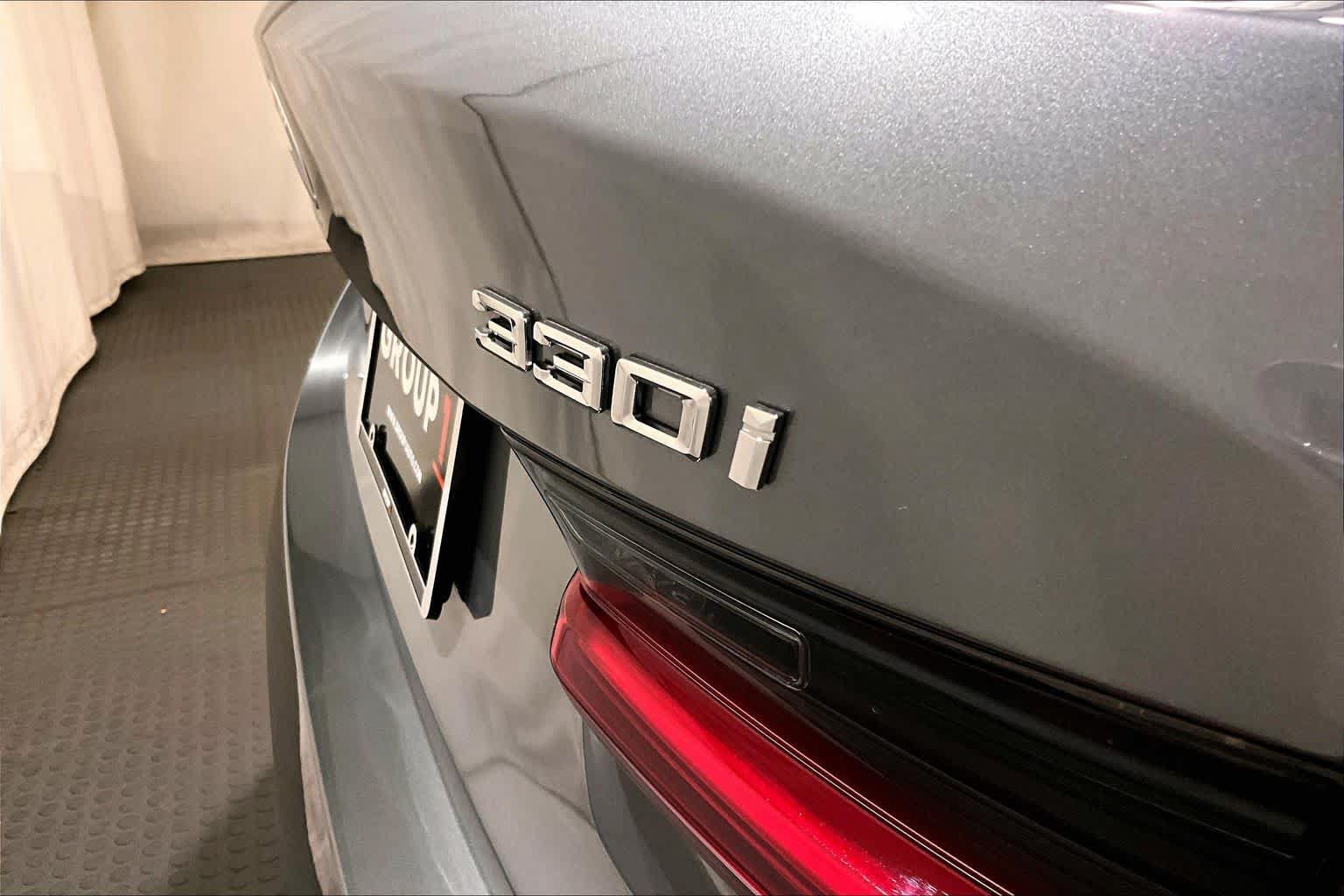 Used 2026 BMW 330i xDrive Sedan w/ Premium Package AWD/4WD image 9