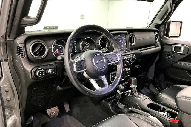 Used 2022 Jeep Gladiator Overland w/ Popular Equipment Package AWD/4WD image 17