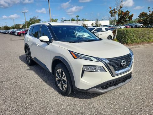 Certified 2022 Nissan Rogue SV FWD image 2