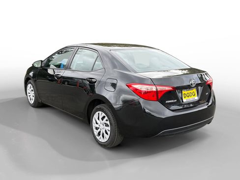 Used 2017 Toyota Corolla LE image 3