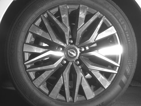 Used 2025 Nissan Altima 2.5 SV FWD image 12