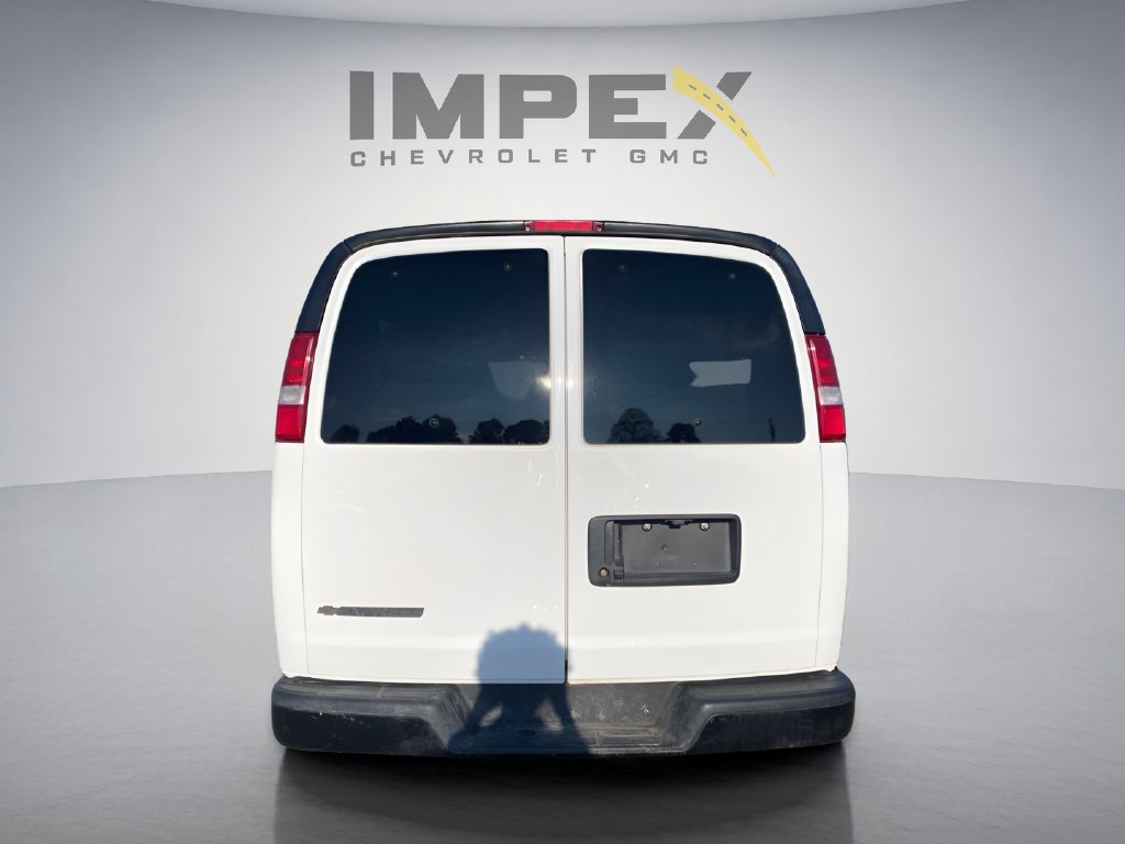 Used 2025 Chevrolet Express 3500 LS RWD image 4