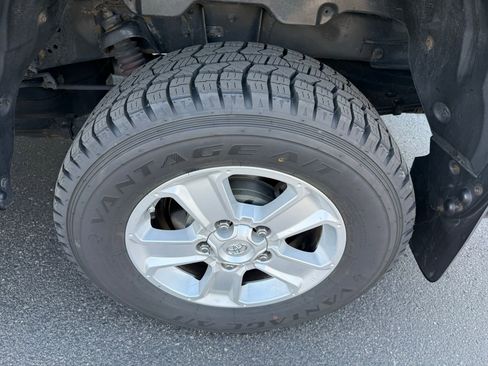 Used 2014 Toyota Tundra SR5 w/ SR5 Upgrade Package image 14