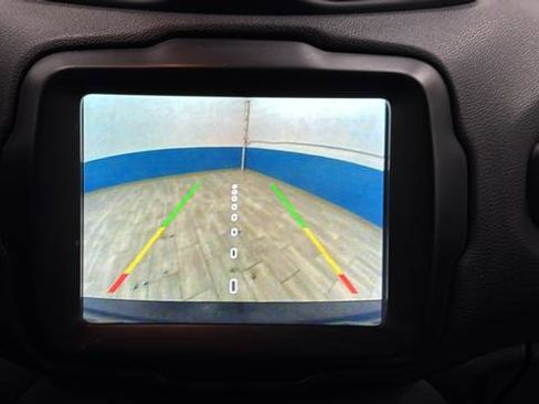Used 2023 Jeep Renegade Altitude AWD/4WD image 13