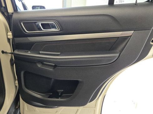 Used 2018 Ford Explorer XLT w/ Equipment Group 202A AWD/4WD image 11