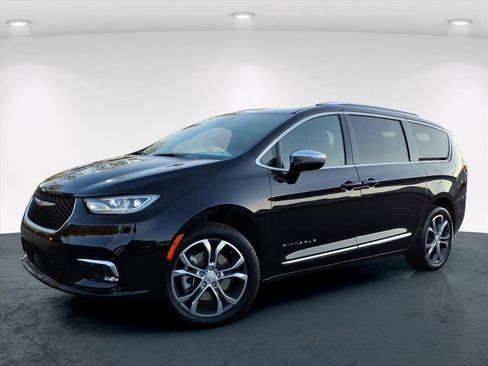 New 2026 Chrysler Pacifica Pinnacle image 2