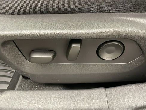 Certified 2024 Buick Envision Sport Touring image 33