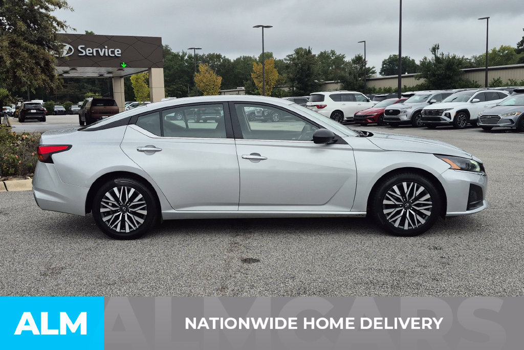 Used 2024 Nissan Altima 2.5 SV FWD image 4