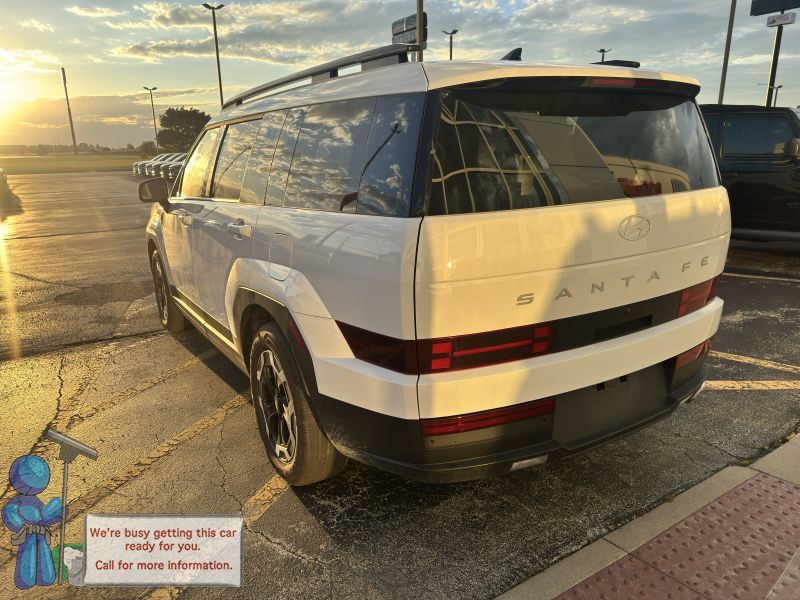 Used 2026 Hyundai Santa Fe SEL FWD image 3