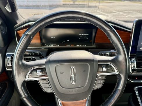 Used 2019 Lincoln Navigator Reserve image 24