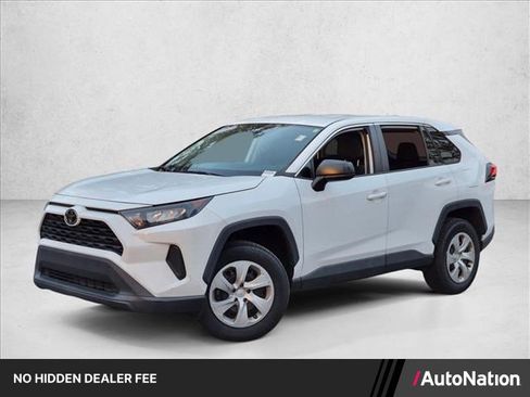 Used 2022 Toyota RAV4 LE FWD image 1
