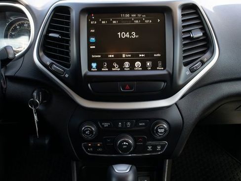 Used 2017 Jeep Cherokee Trailhawk image 30