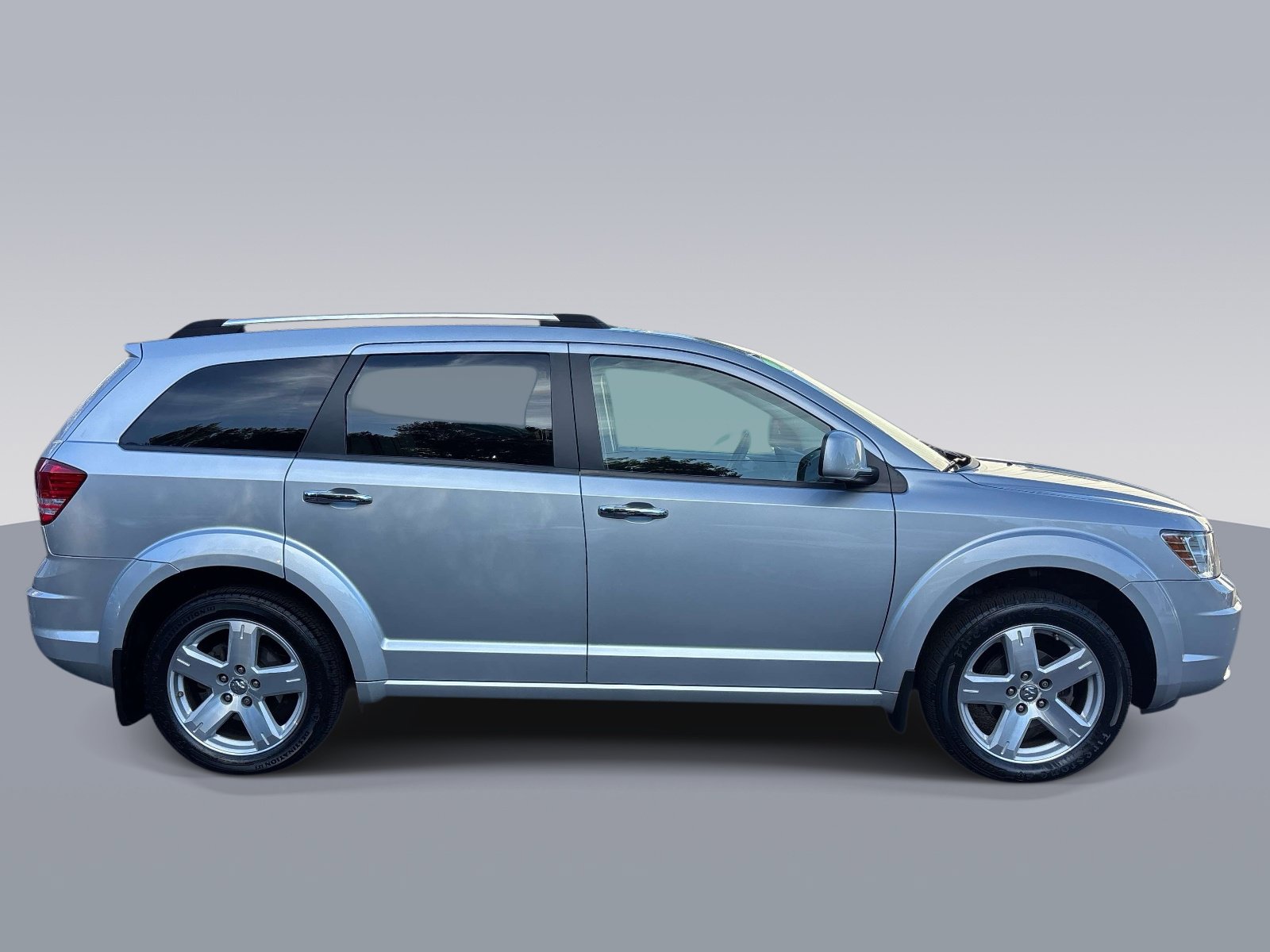 Used 2009 Dodge Journey R/T w/ Rear Seat Video Group FWD image 2
