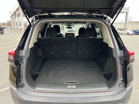 Certified 2023 Nissan Rogue SV image 24